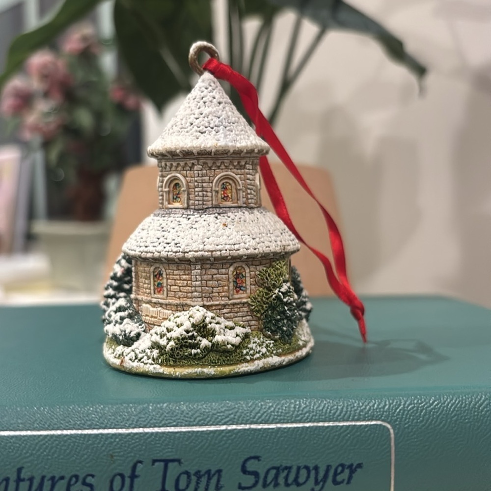 Silent Night Cambridge 2000 Lilliput Lane Christmas Ornament - Picture 3 of 4